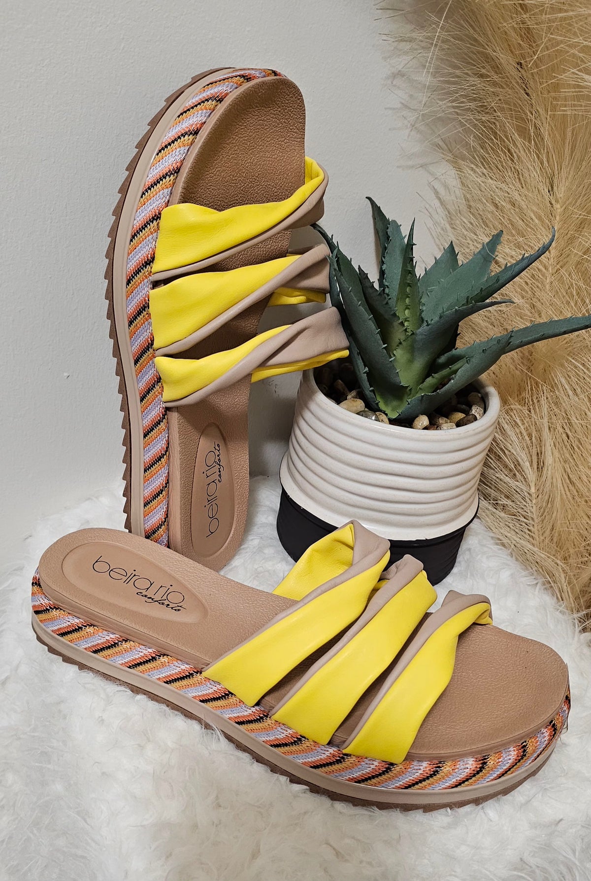 MELLOW YELLOW SANDALS