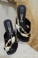 CRISS CROSS GOLD DETAIL FLIP FLOPS - BLACK