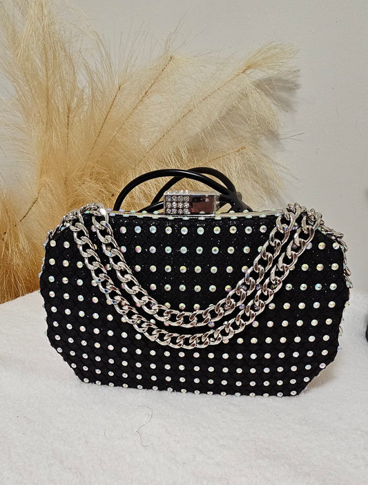 DAZZLE ME CHAIN CLUTCH - BLACK
