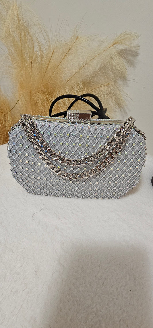 DAZZLE ME CHAIN CLUTCH - WHITE